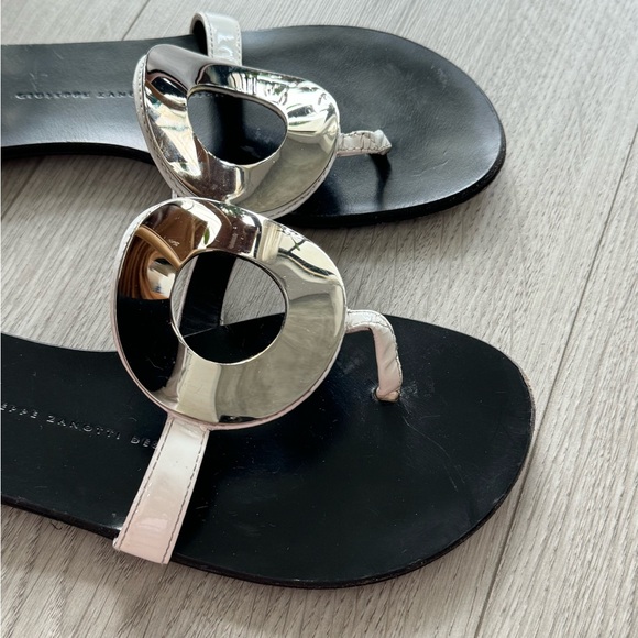 Giuseppe Zanotti Silver Metal Circle Flat Sandals size 37 - Picture 4 of 8